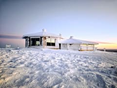 Restaurant Ylläskammi top of Yllästunturi winter day
