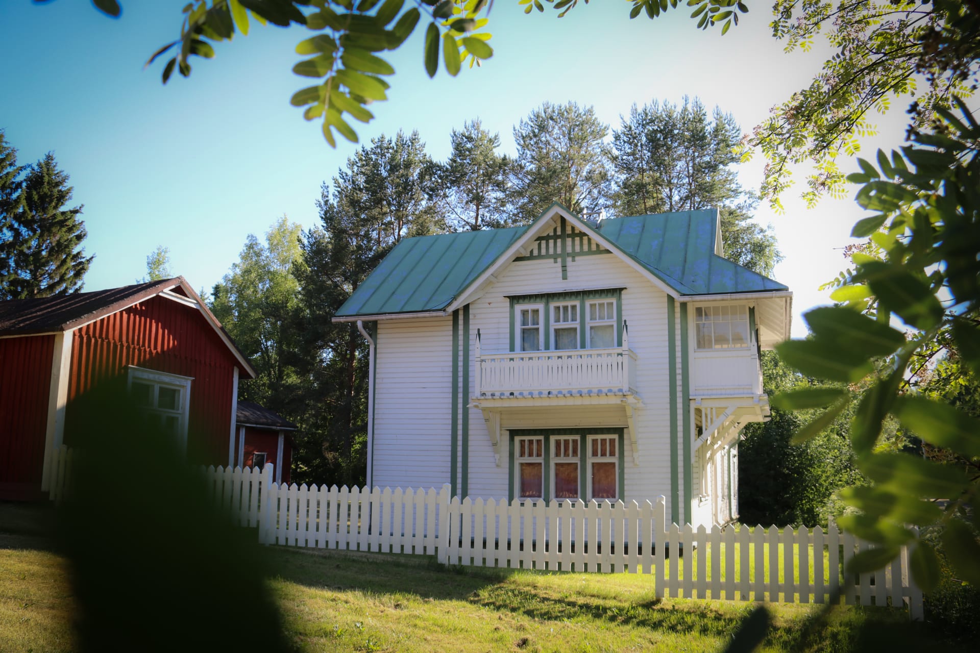 Abraham Ojanperä homemuseum building at summer.