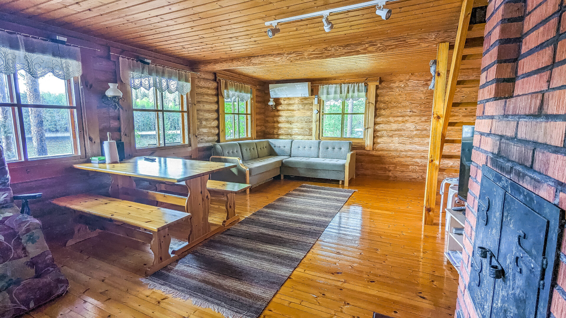 Spacious living room with sofa, dining table and smart tv