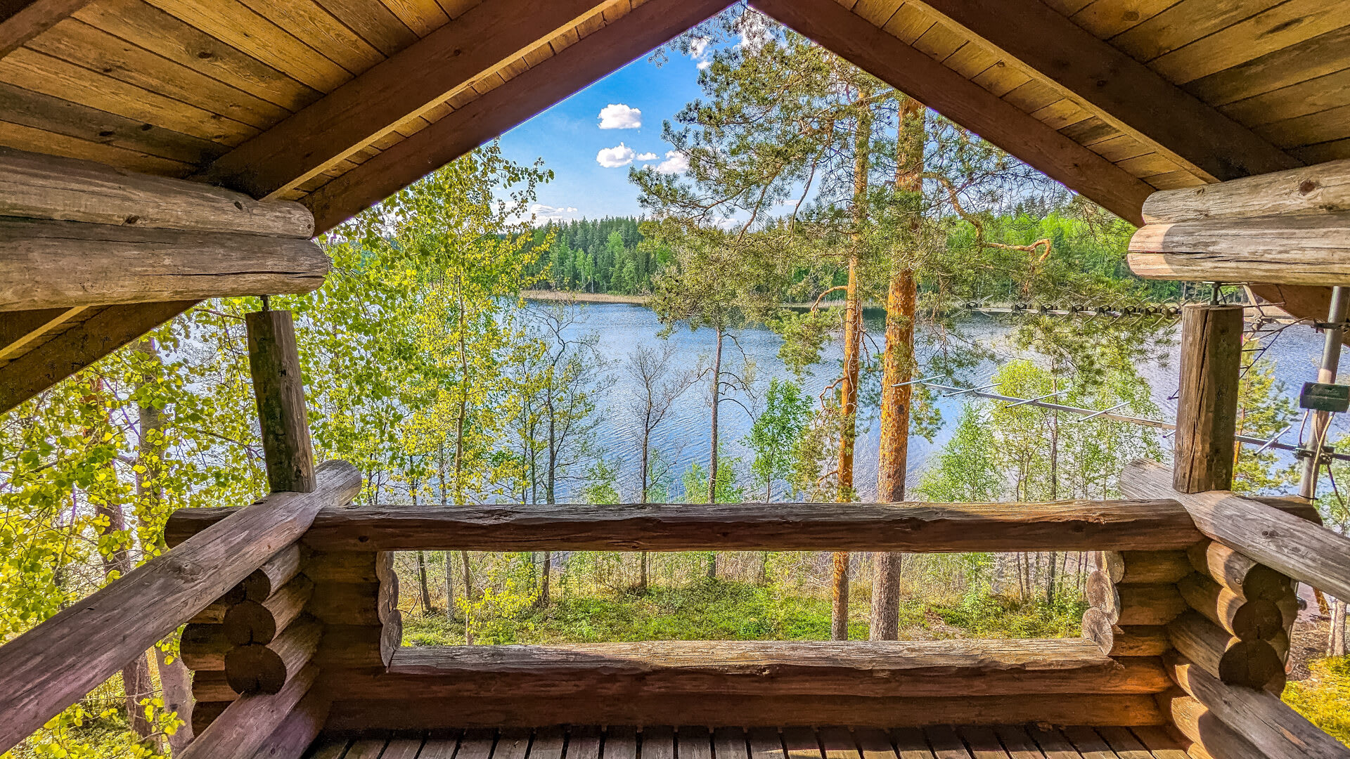Second floor balcony with view to the lake