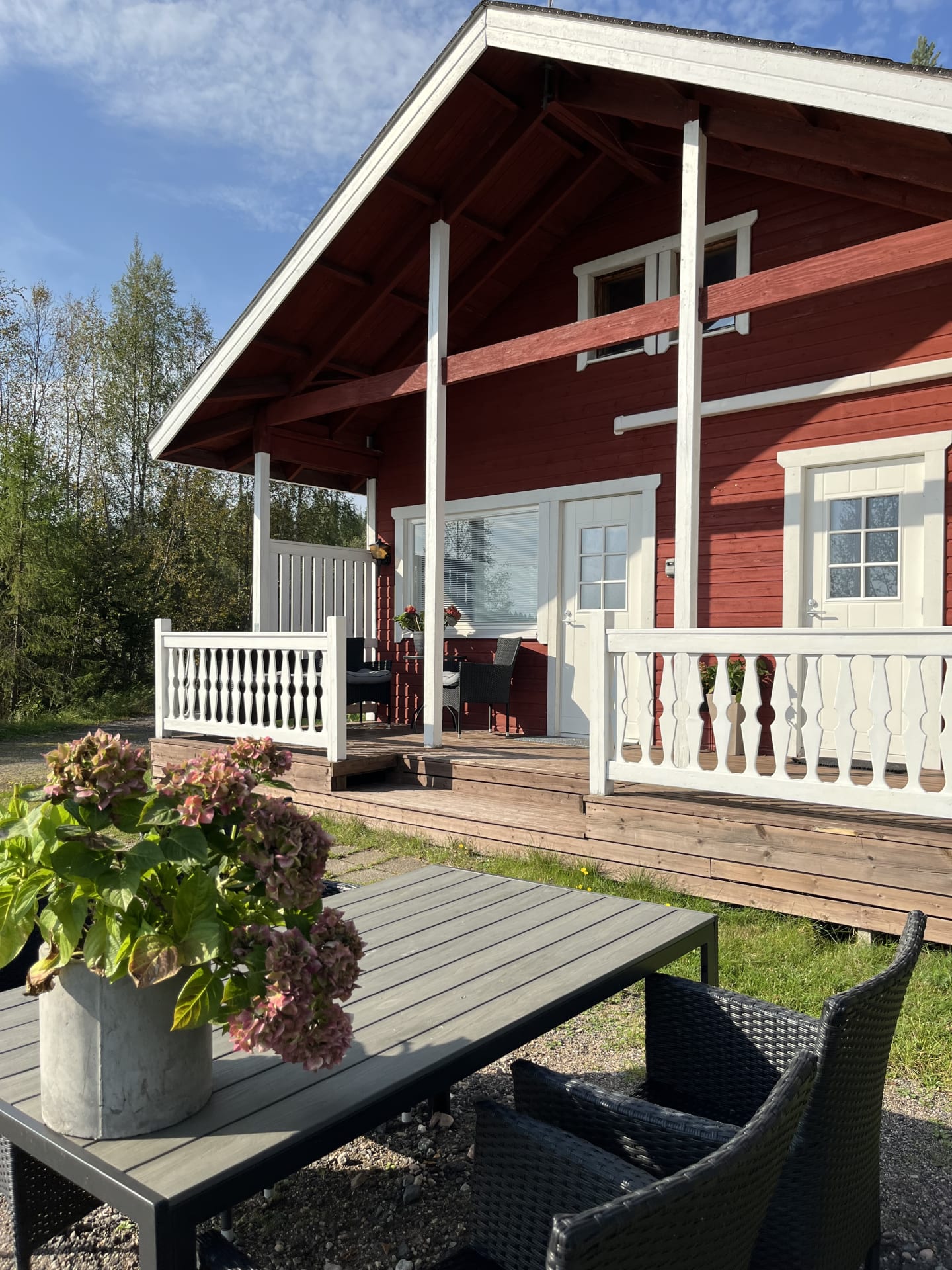 Fully equipped holiday home by a lake