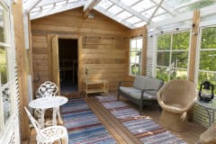 Pihasauna Ainon pukeutumistila