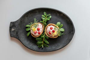 Get to know the taste of the island - 'Amues Gueule' made from lingonberry and reindeer lichen.