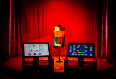 Kolmas soitto -näyttelyn opastus