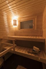 Ekologiset hirsiparitalot Hossan kansallispuiston läheisyydessä