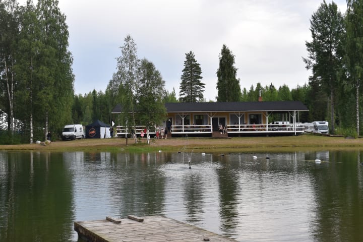 Lampinsaari Pavilion and pond.