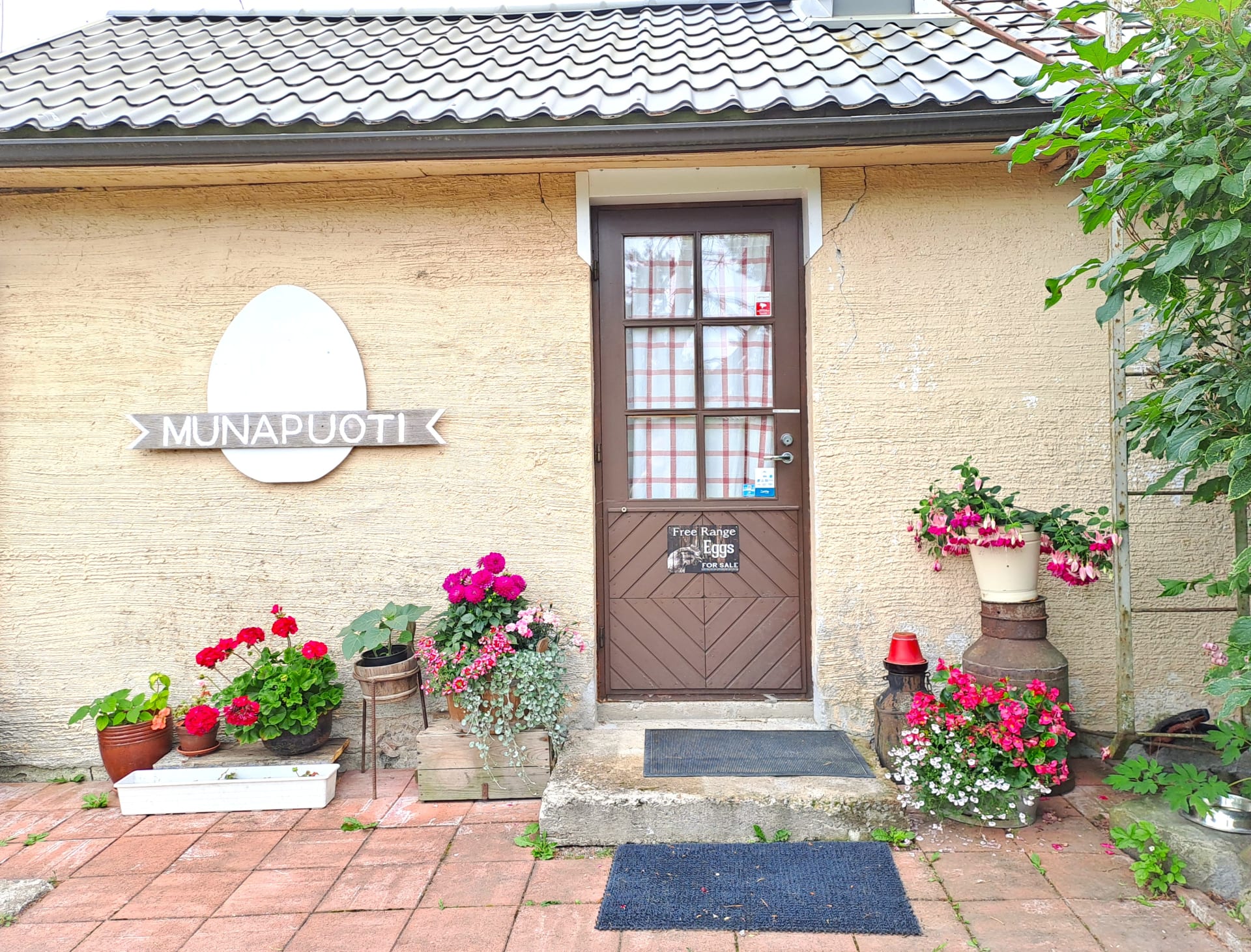 Lokala närproducerade livsmedel till salu.