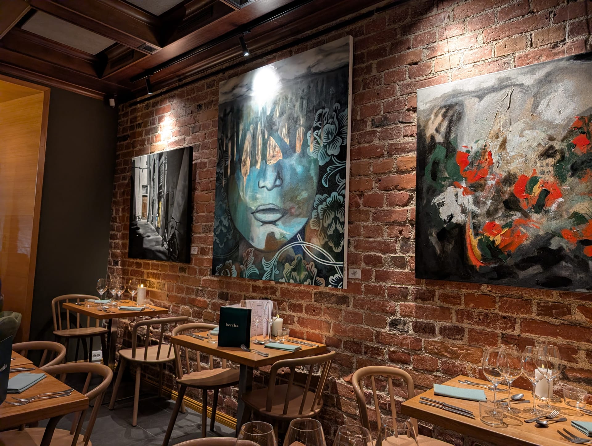 Vesa Suksen taidetta.