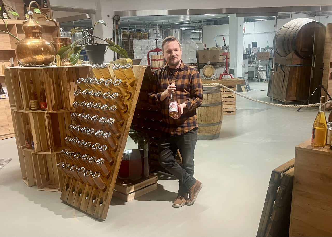 Pieni siiderinäyttely tutustuttaa siiderin maailmaan