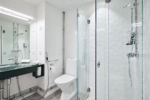 In Linnasmäki, every room has own toilet and shower.