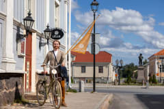 Utuan myymälä sijaitsee Raahen vanhan kaupungin ytimessä Pekkatorin laidalla.