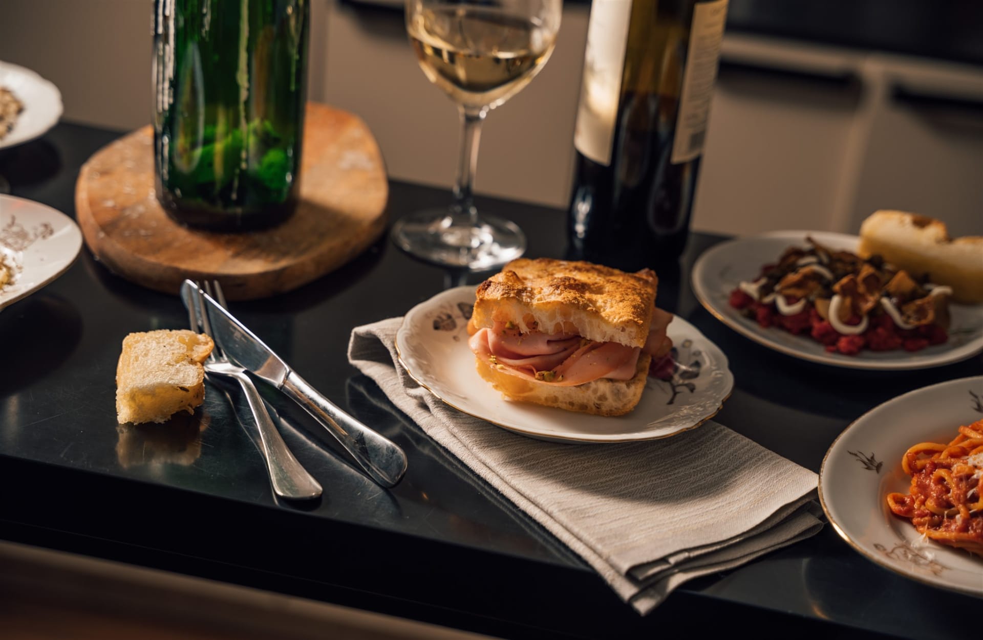 Viinibaarin ruokatarjontaa