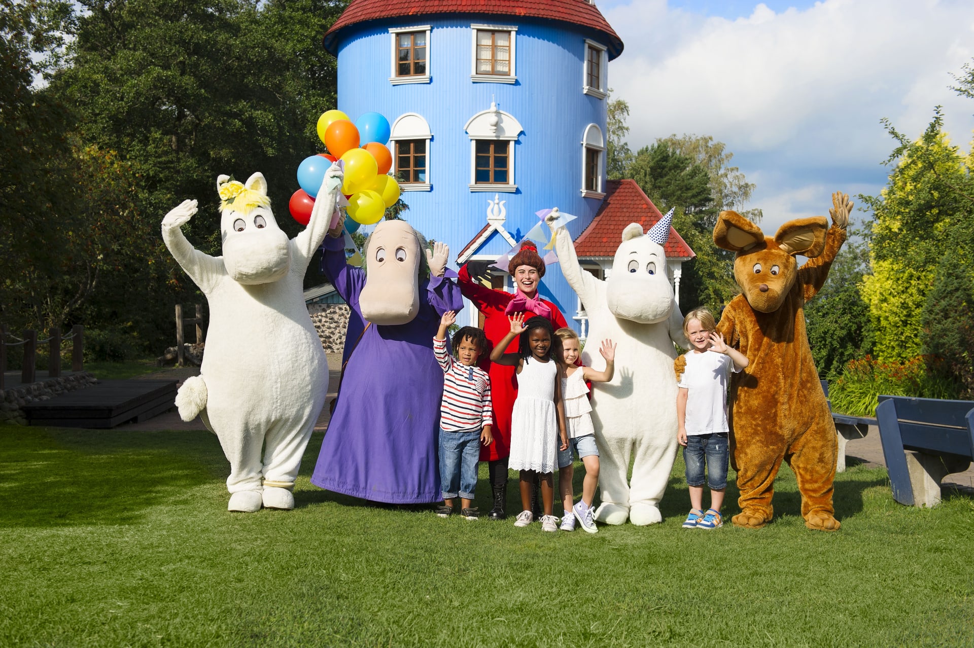 Moominfamily with friends