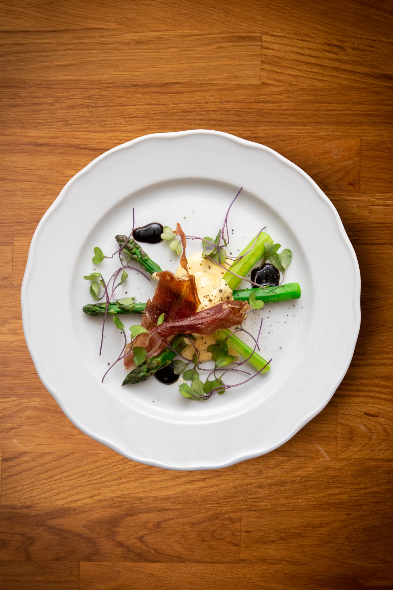 Asparagus, Hollandaise Sauce and Prociutto Crudo Asparagus, Hollandaise Sauce and Prociutto Crudo