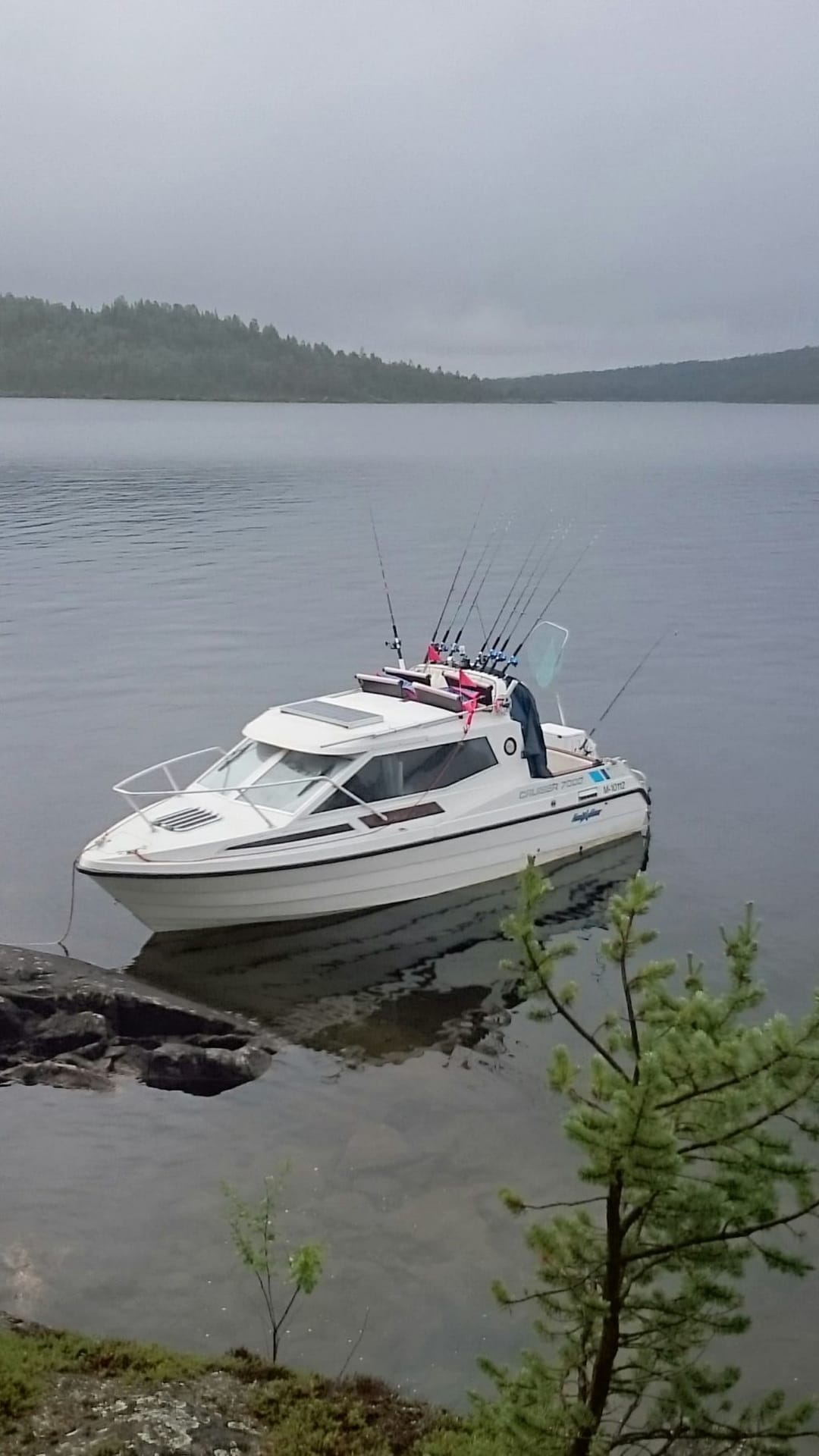Family Boat Trip at Lake Inarijärvi and Visit in the Ice Cave
