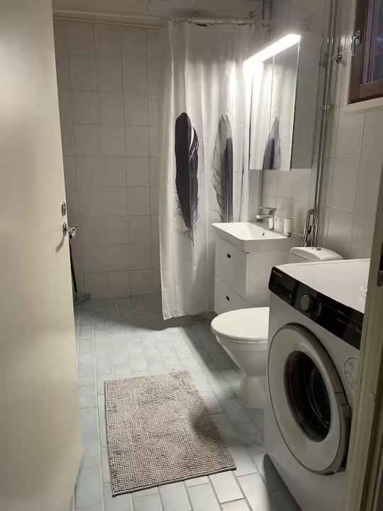 Bathroom with shower, sink, toilet and washingmachine
