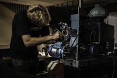 Elokuvakoneen käyttäminen on ammattitaito.