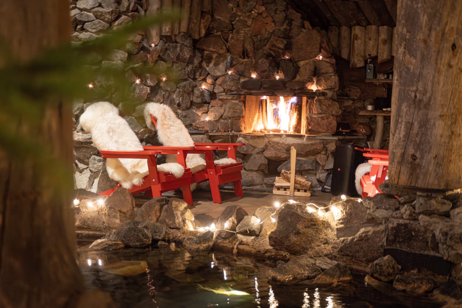 Relaxing area by the fire in Santamus Restaurant