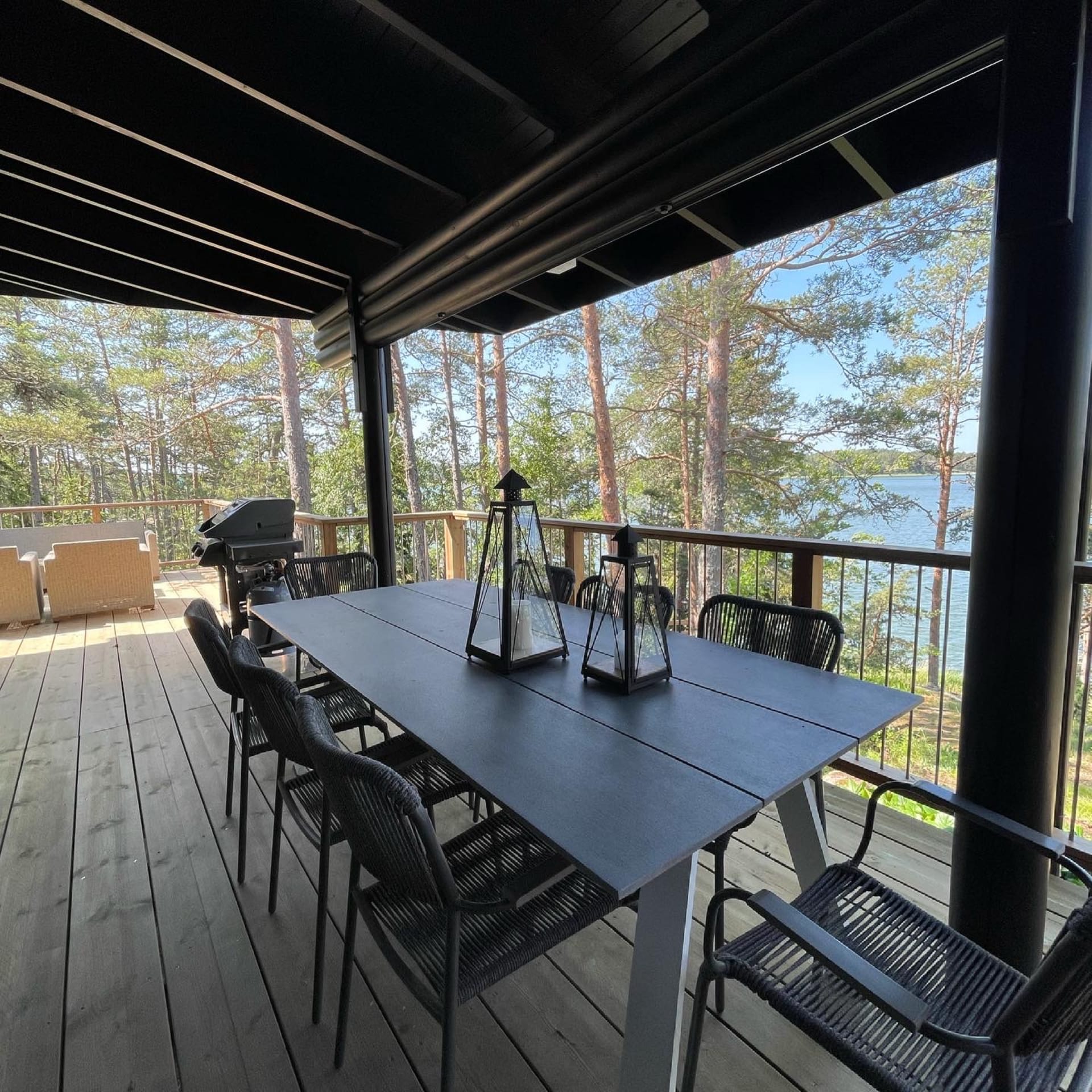 Huvilan ruokailuterassi Huvilan ruokailuterassi