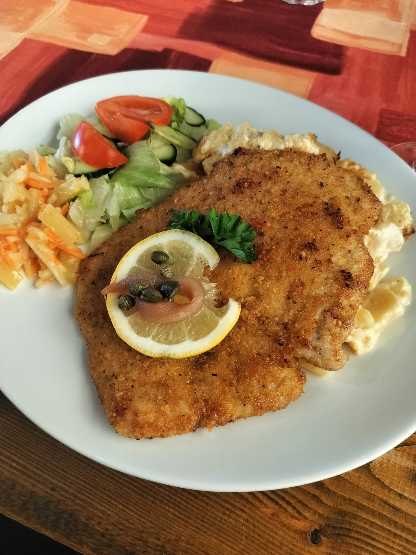 Wienerleike on yksi menumme vaihtoehdoista.