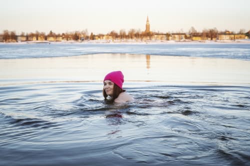 A woman winter swimming in Pikkulahti, Raahe.