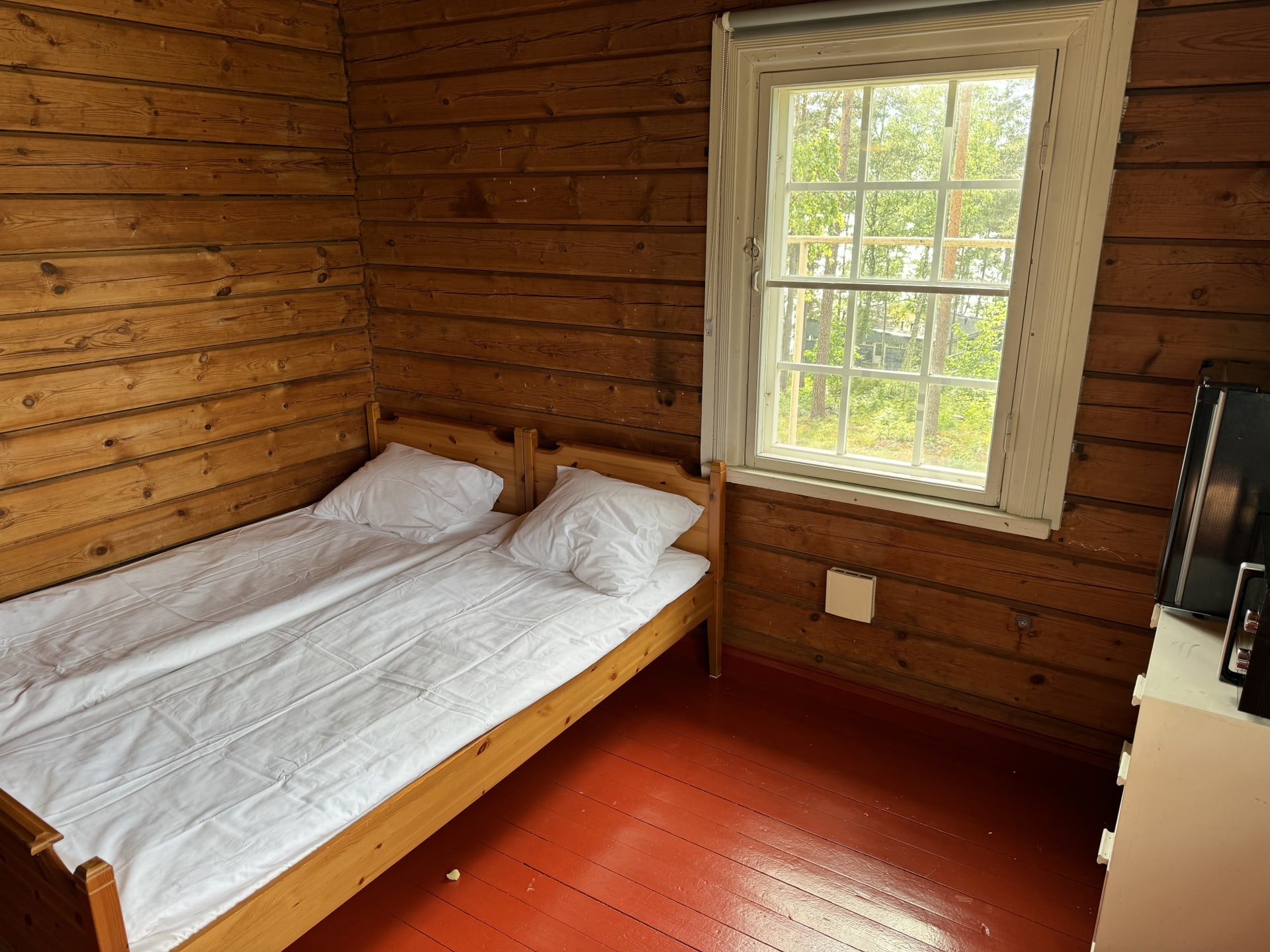 Merilinna twin bed