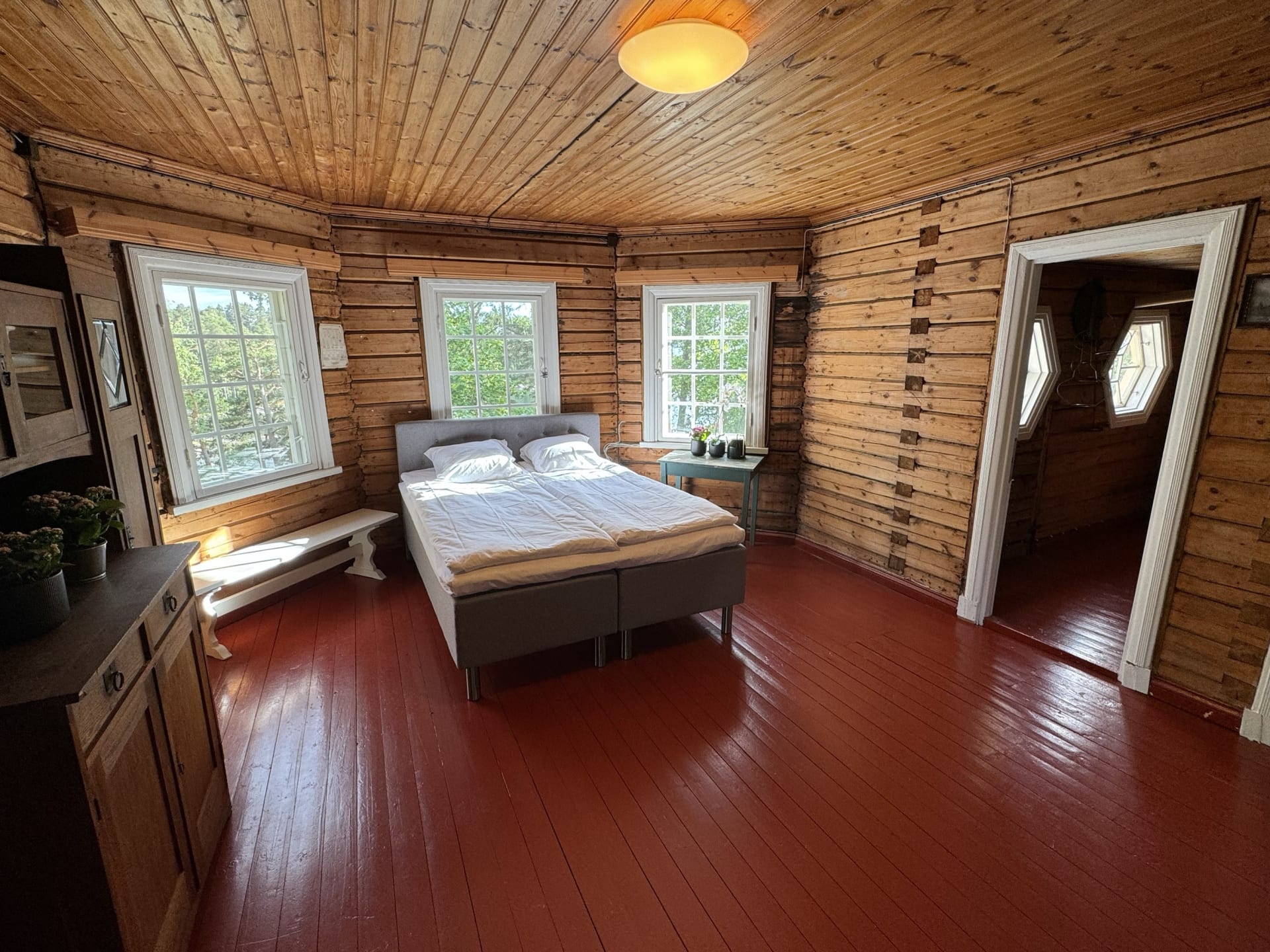 Merilinna double bed room
