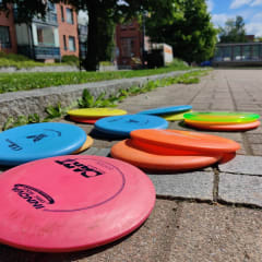 Group of friends playing Oulu city adventure.