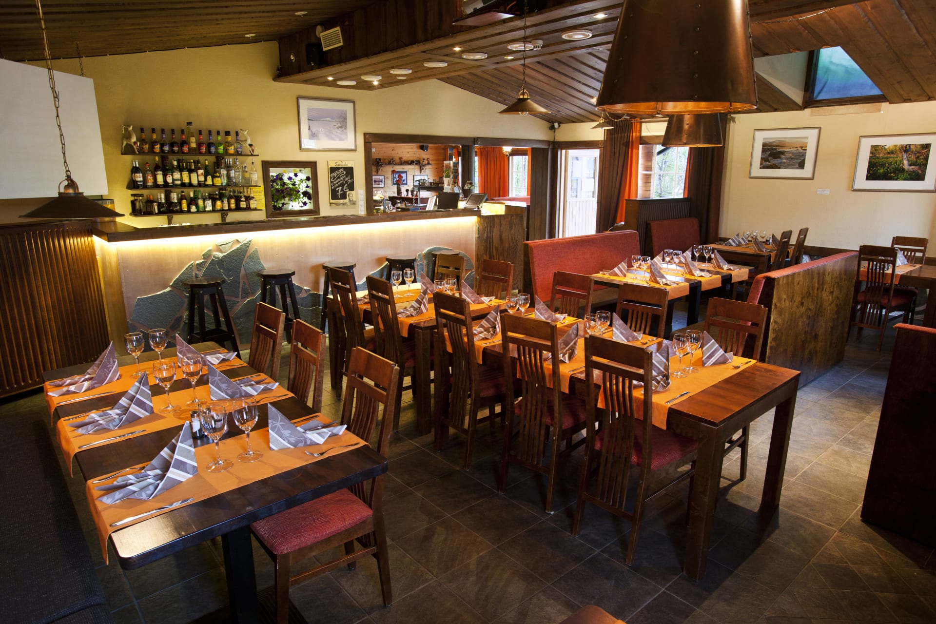 Tundrea restaurant bar