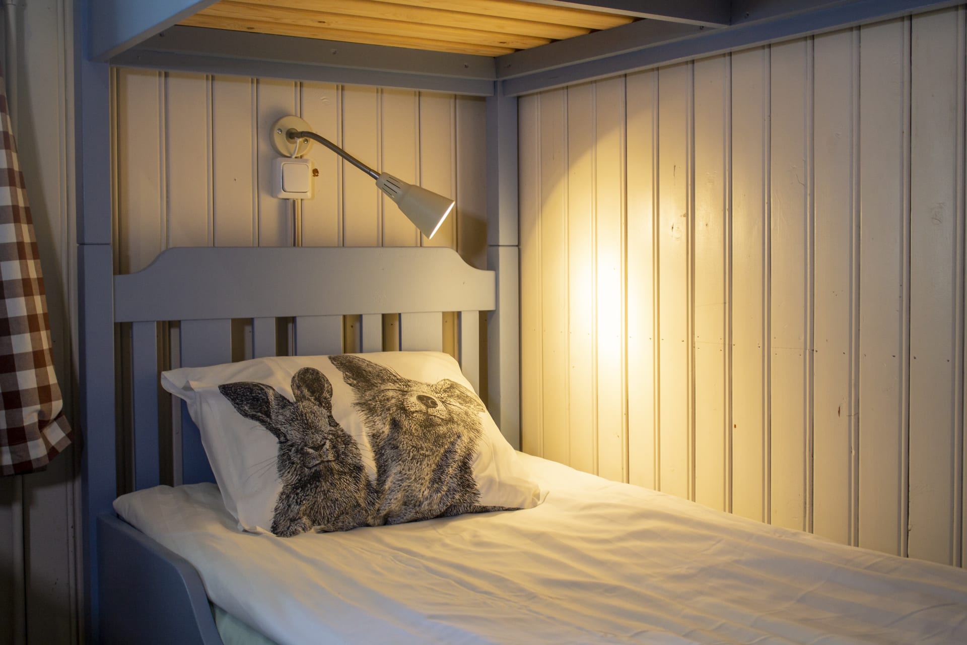 Metsäkartano Youth Centre wilderness hotel room Justeeri