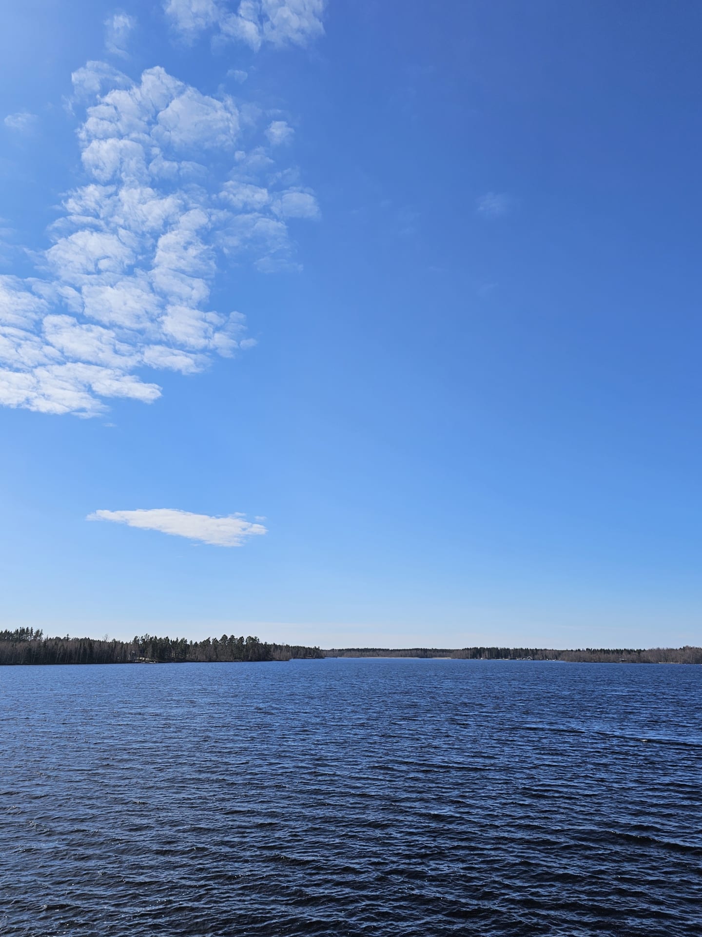 Makumatka rannikkomaisemissa.