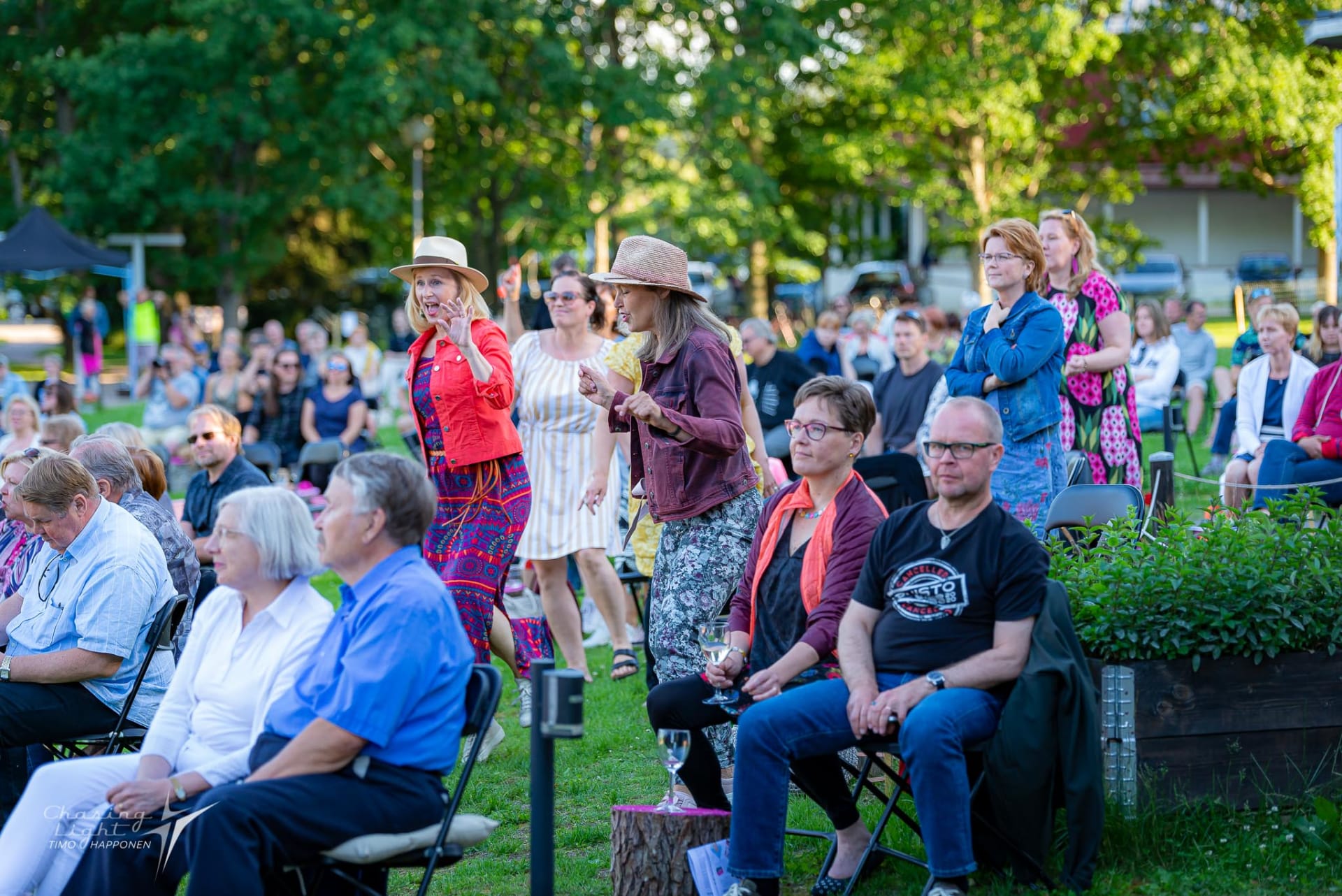 Guests love to dance in Krapin Paja's park concerts
