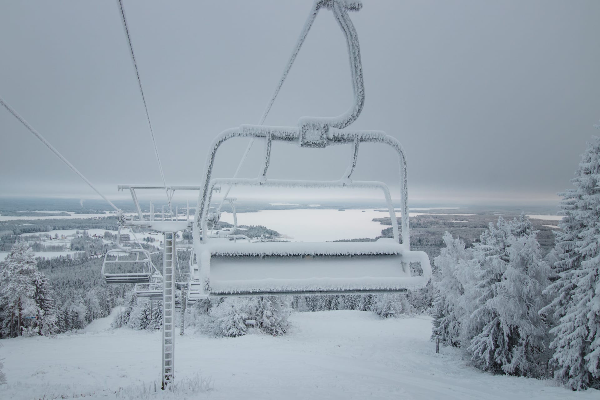 Vuokatti Slopes lift on a winter morning