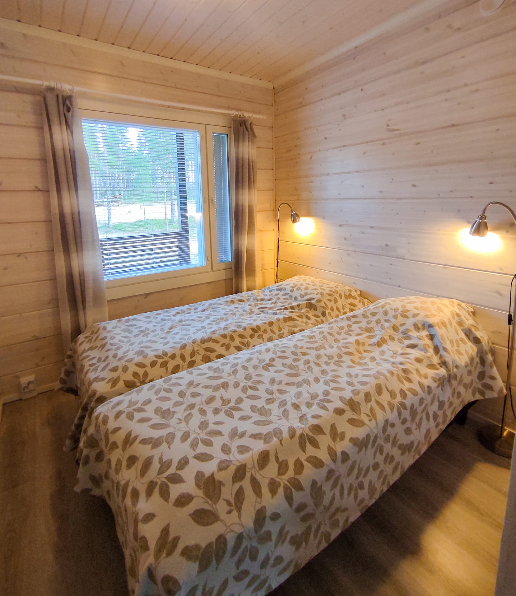 Paritalohuoneiston alakerran makuuneesta löytyy nukkumapaikat 2 henkilölle