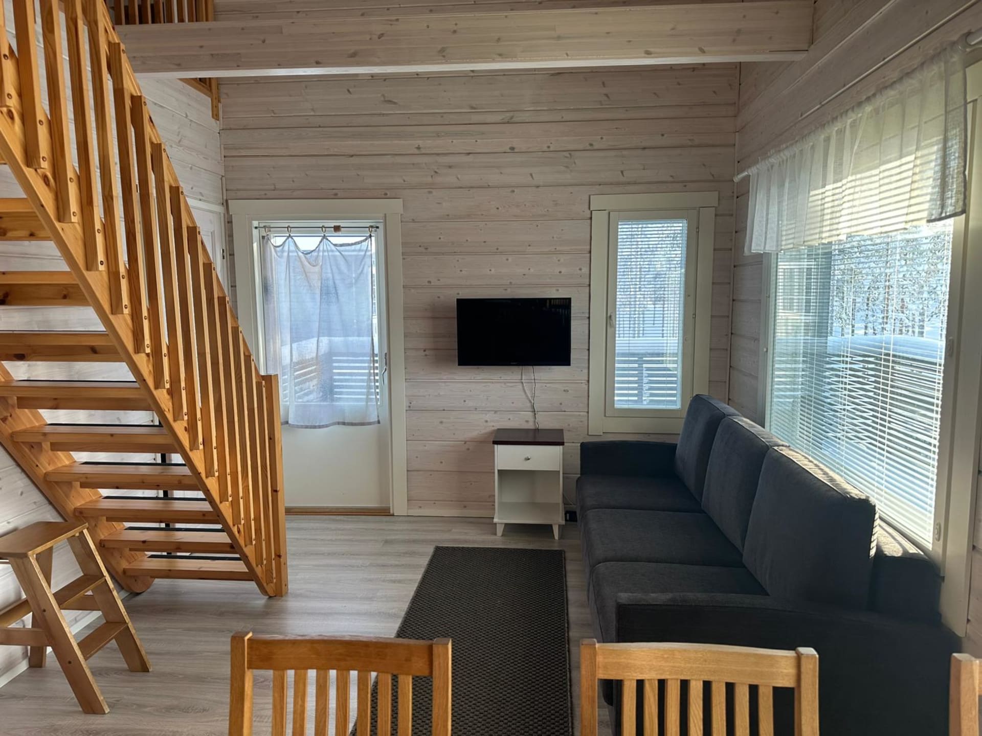 Paritalohuoneiston olohuoneesta löytyy levitettävä vuodesohva 2 henkilölle