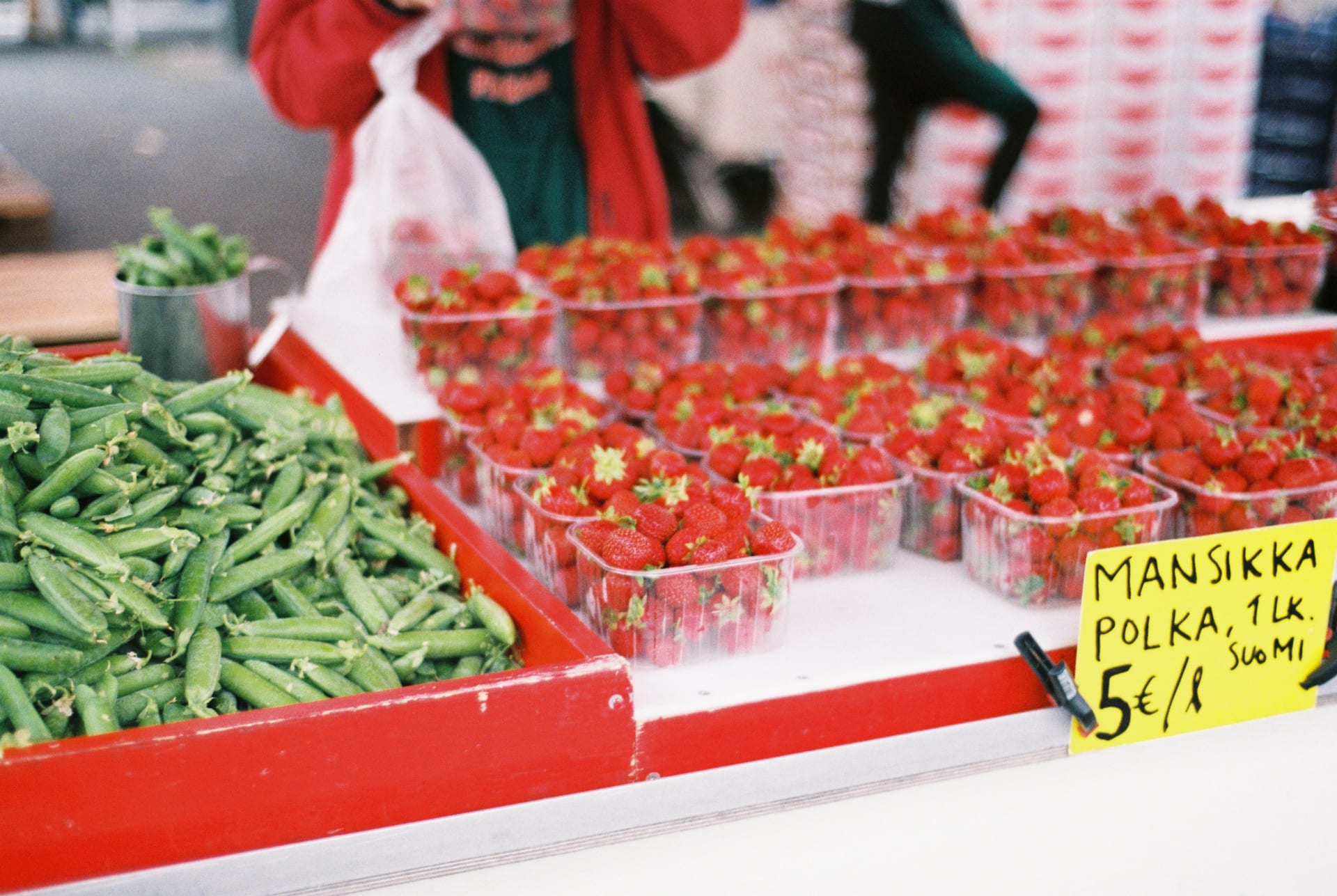 Strawberries for sale in Tammelantori.