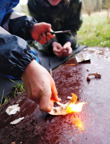 Fire making with magnesium sticks