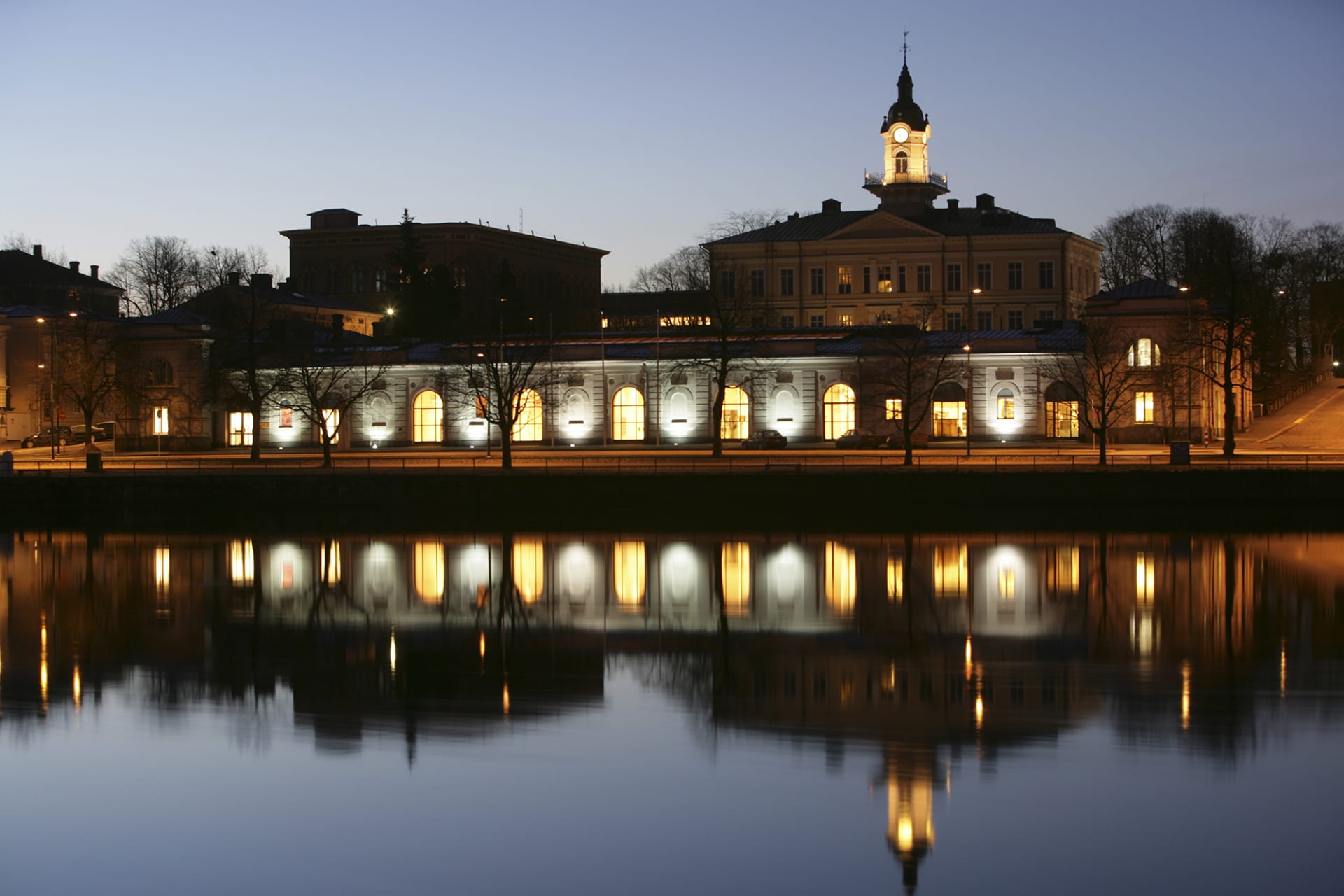 Facade of Pori Art Museum next to the Kokemäenjoki riverin the night lightning