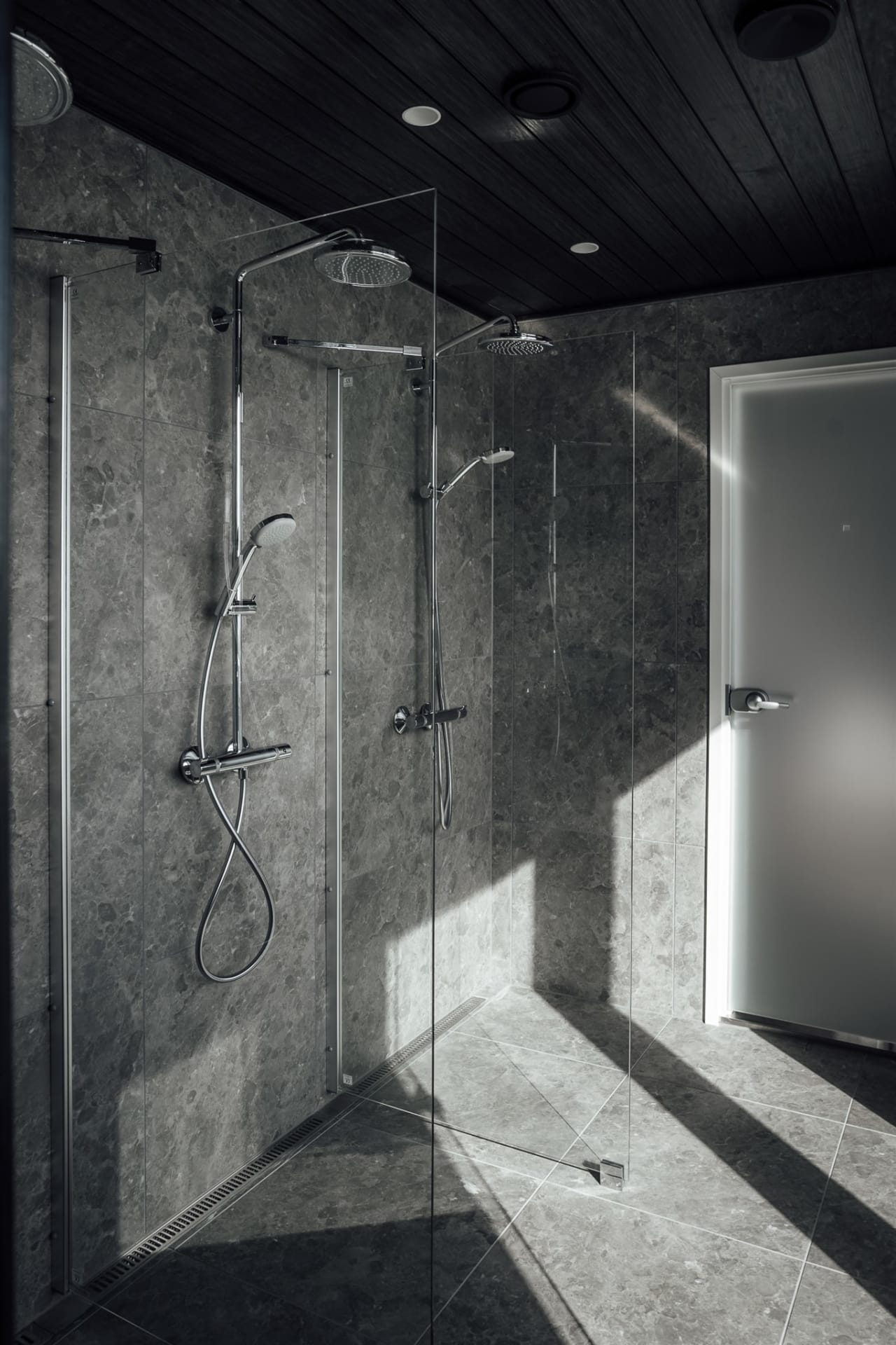 UNITY Helsinki shower area