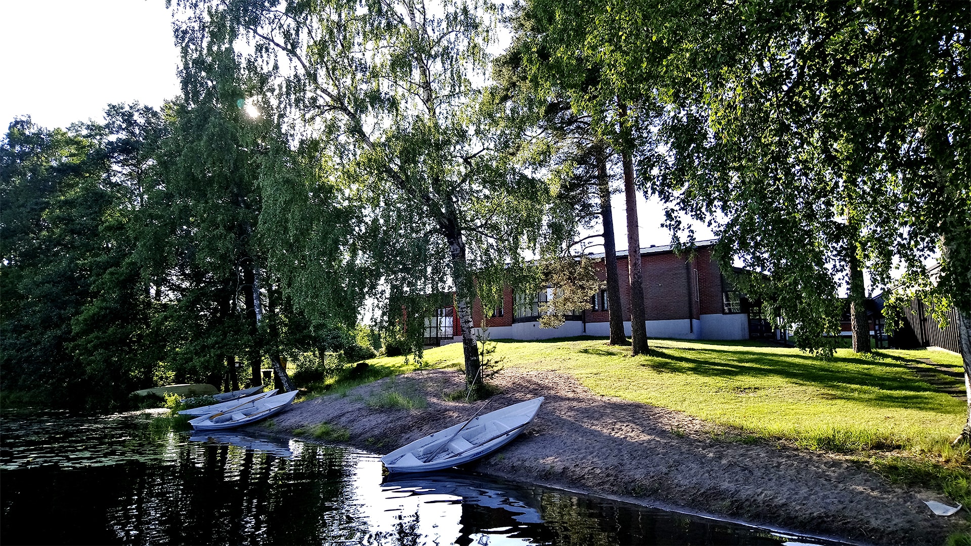 Hotel IsoValkeinen beach area