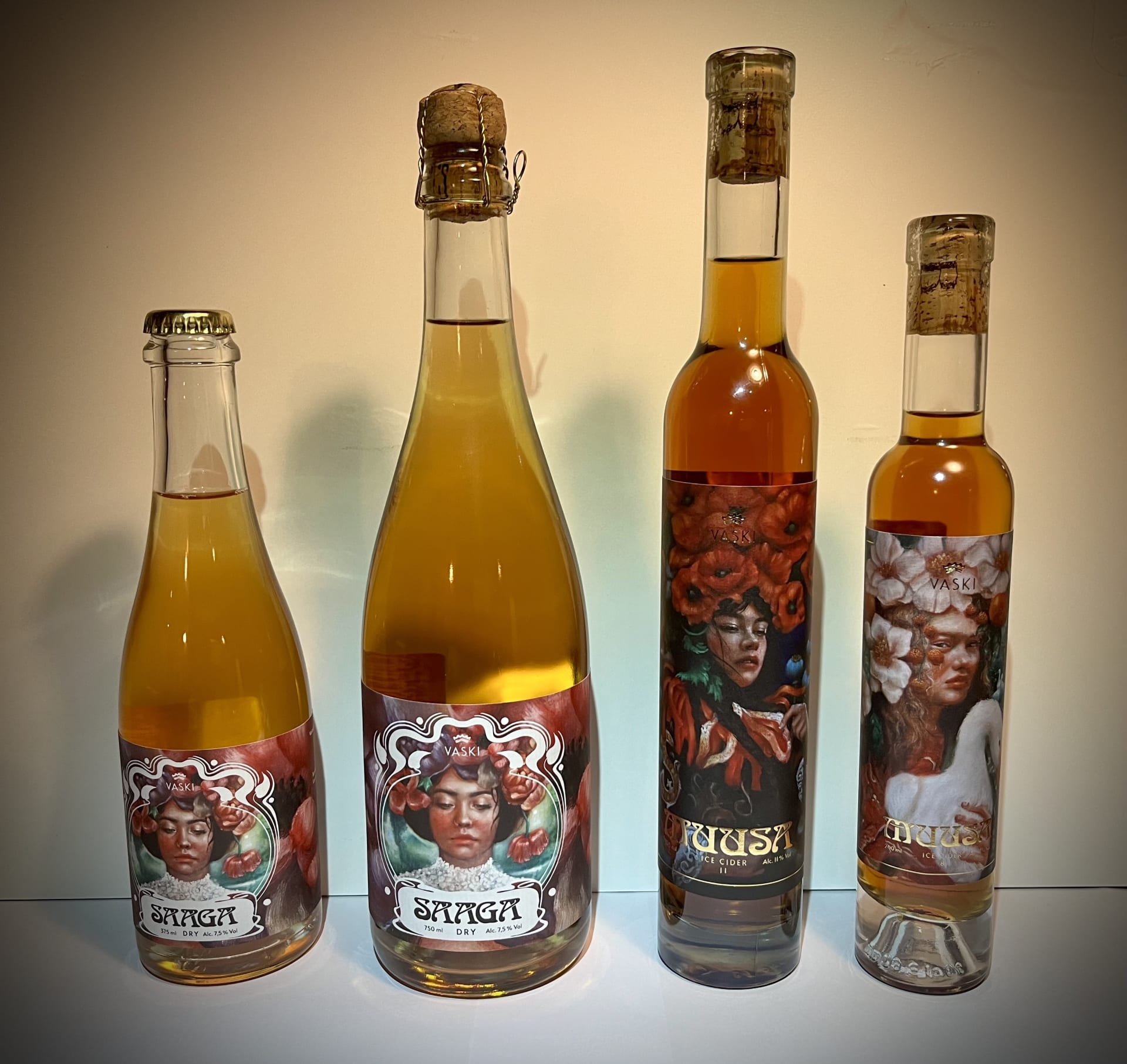 Vaski Ciderin etiketeissä Emmi Mustosen taidetta