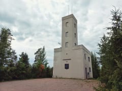 Mannanmäen näkötorni kuvattuna kesällä 2024