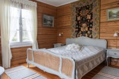 The Pihakamari has a fixed double bed.