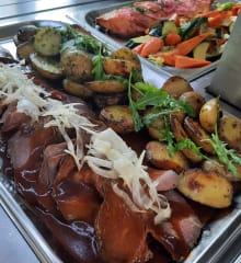 Lounaan pääruoka buffet