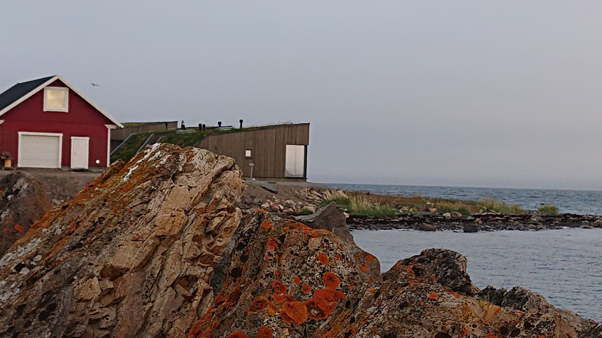 Cabins on the shore of Arctic ocean