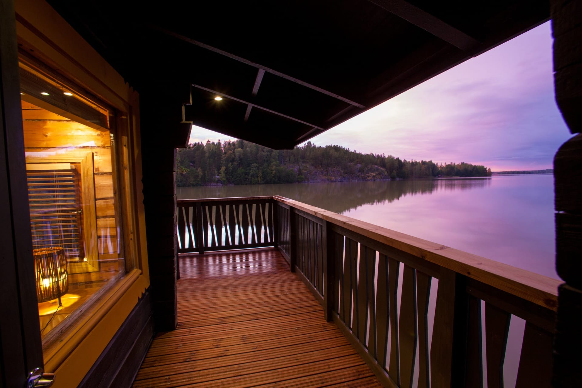 Elvilä log cabins terrace by Lake Tuusula
