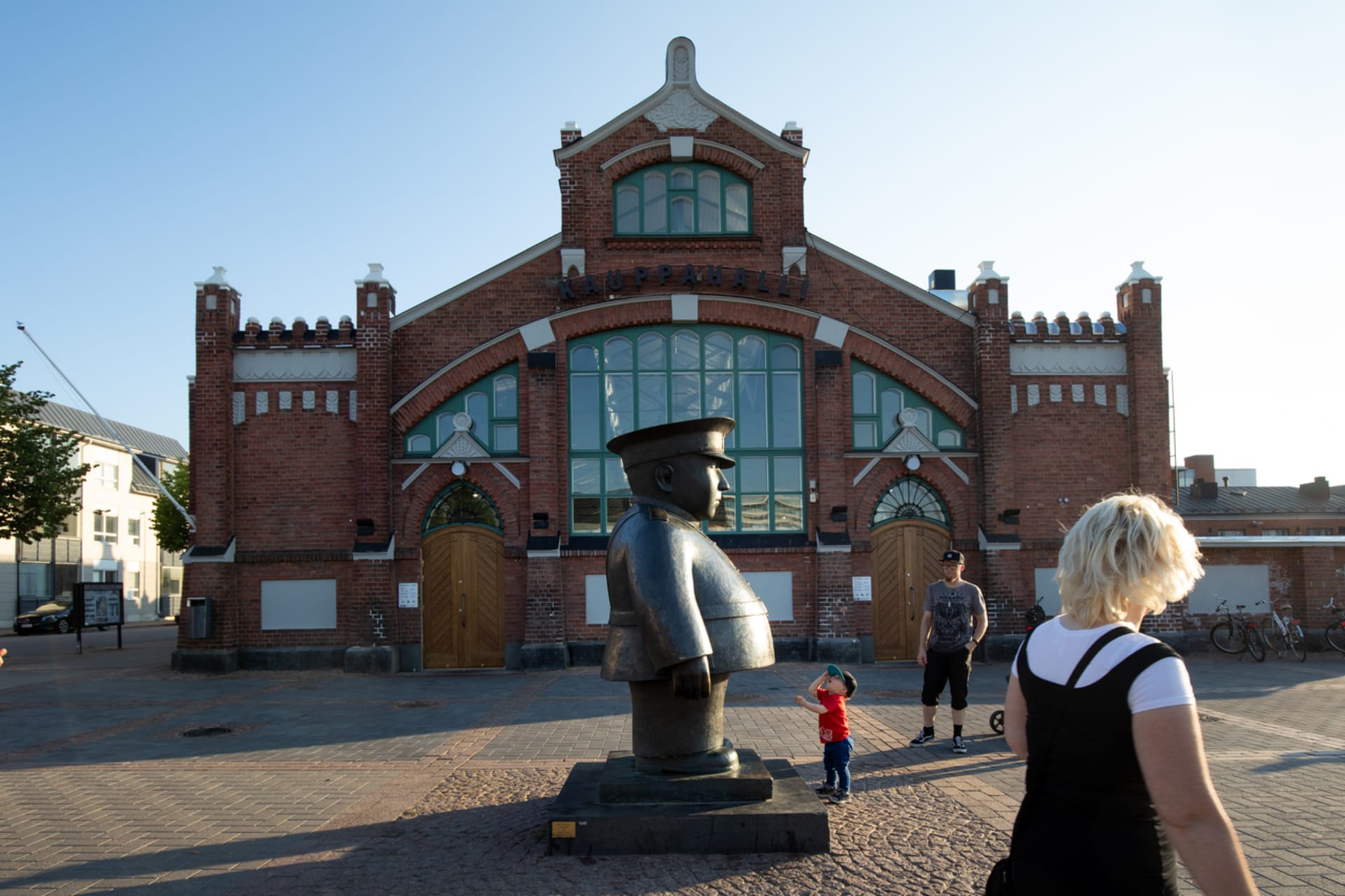 Policeman Statue in front of the Market Hall.