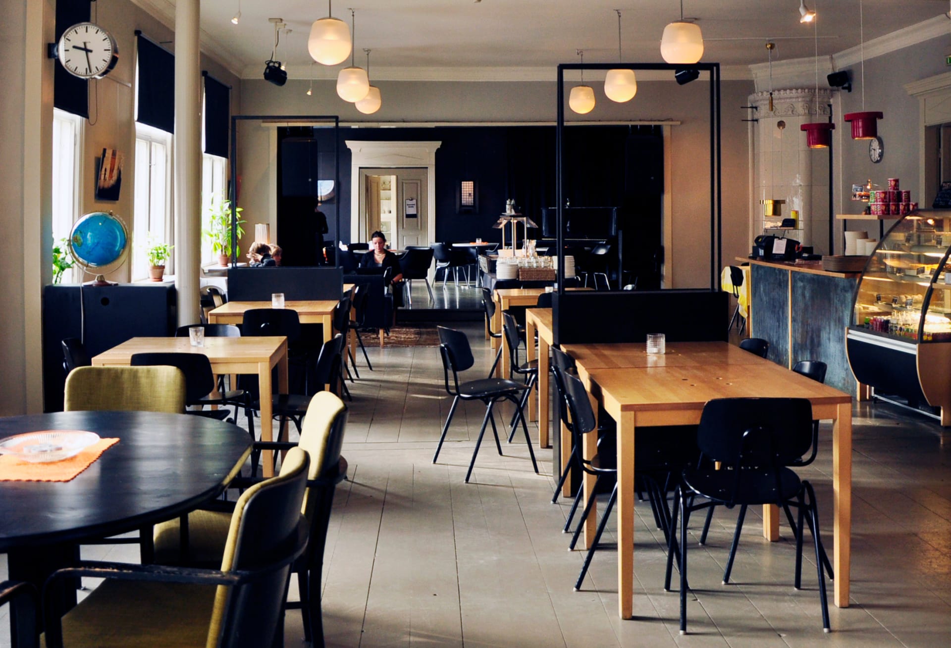 Café 100 ppl