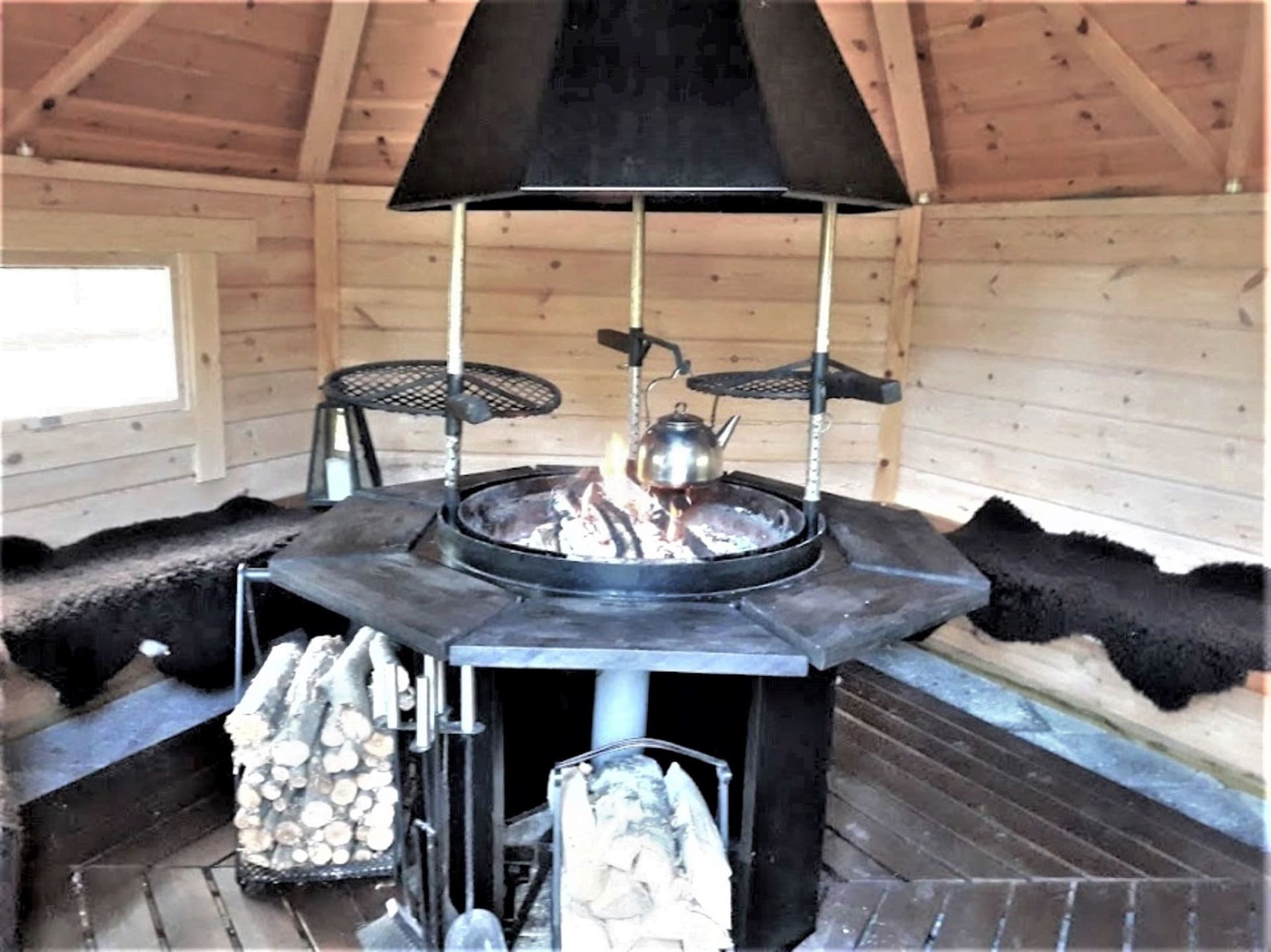 Grillikota sisältä Villa Paasirinne B