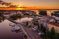 Original Sokos Hotel Seurahuone is located next to Savonlinna's harbour and market place.